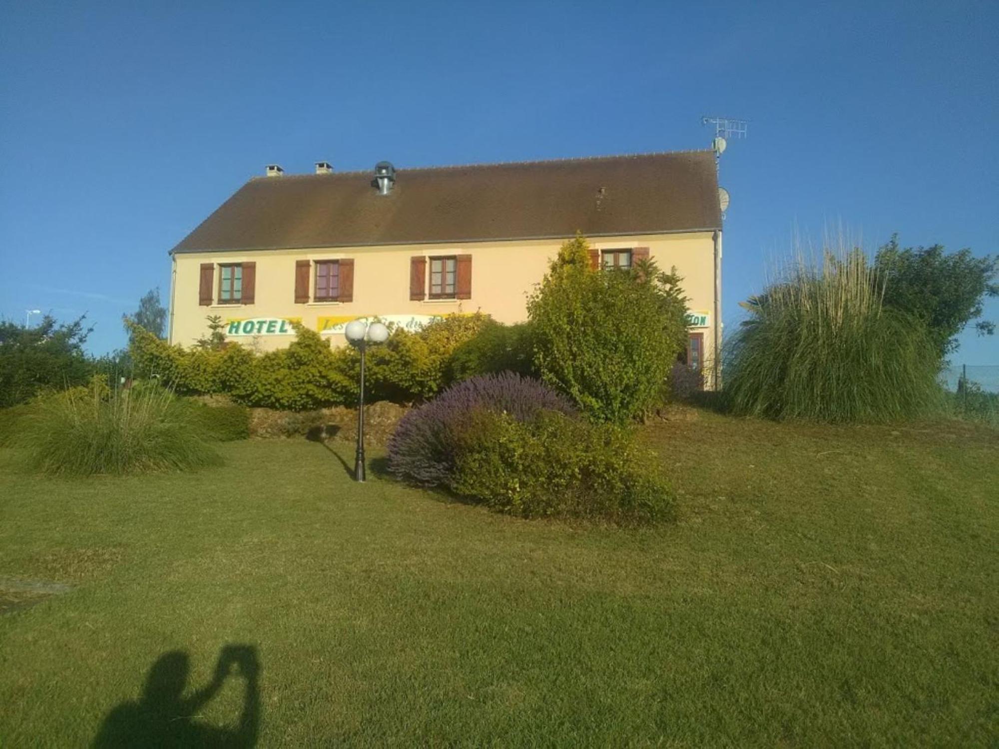 Logis Hotel Les Confins Du Perche Sceaux-sur-Huisne Exterior photo